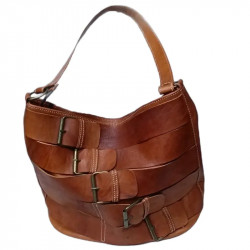 Bolso de cuero con hebillas