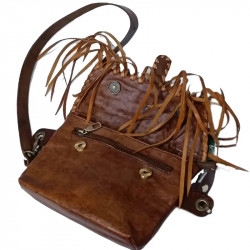 Bolso flecos y tachuelas